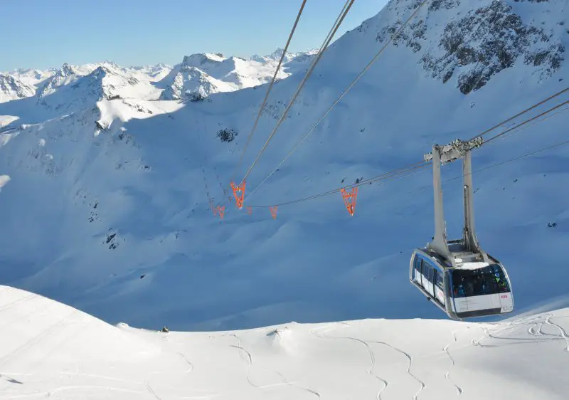 The Urdenbahn cable cars link Lenzerheide with Arosa