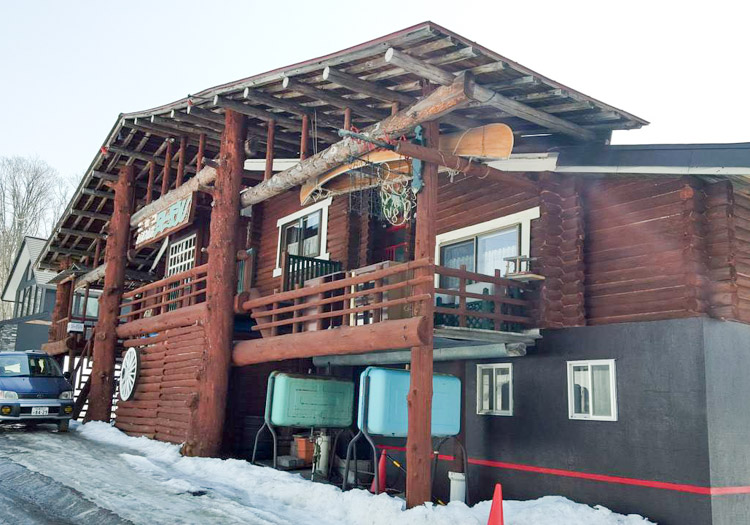 Niseko Backcountry Lodge Budget SkiIn/SkiOut Hostel