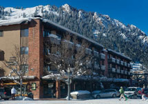 Aspen Square | Lift & Accommodation Package