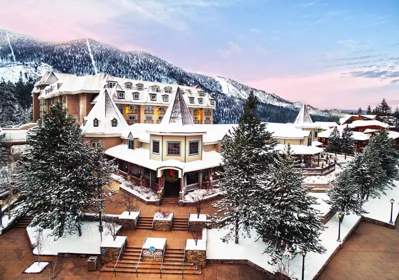 Lake Tahoe Resort Hotel is very well located near the gondola