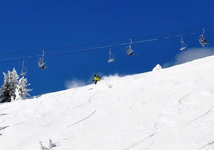 Weekend, sun, freshies under the lift. Paradise!