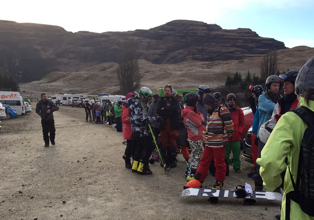 We were 1/2 way for the queue for the bus at the base of the mountain