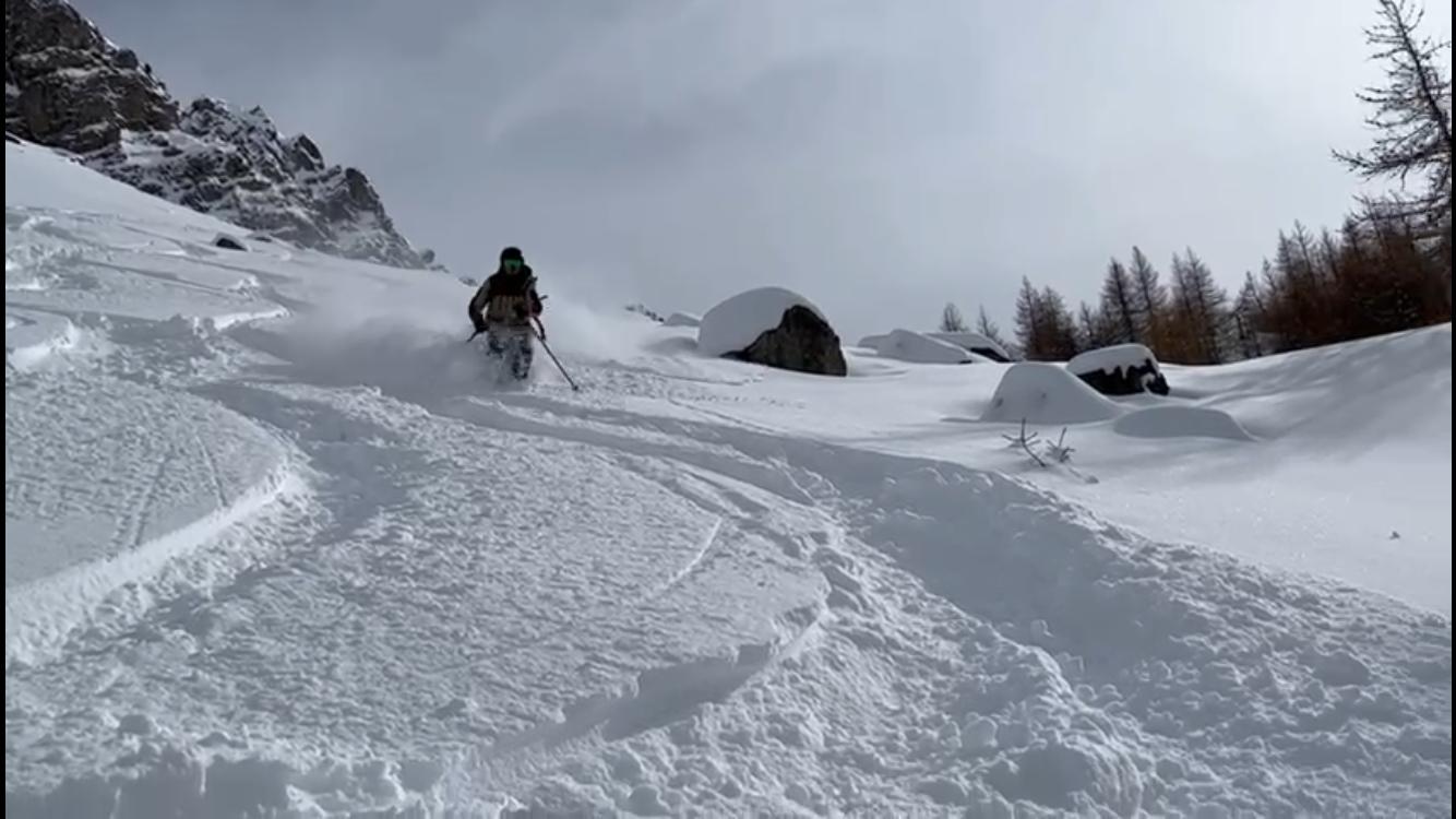 Powder between the Villeneuve and Monetier inbounds areas