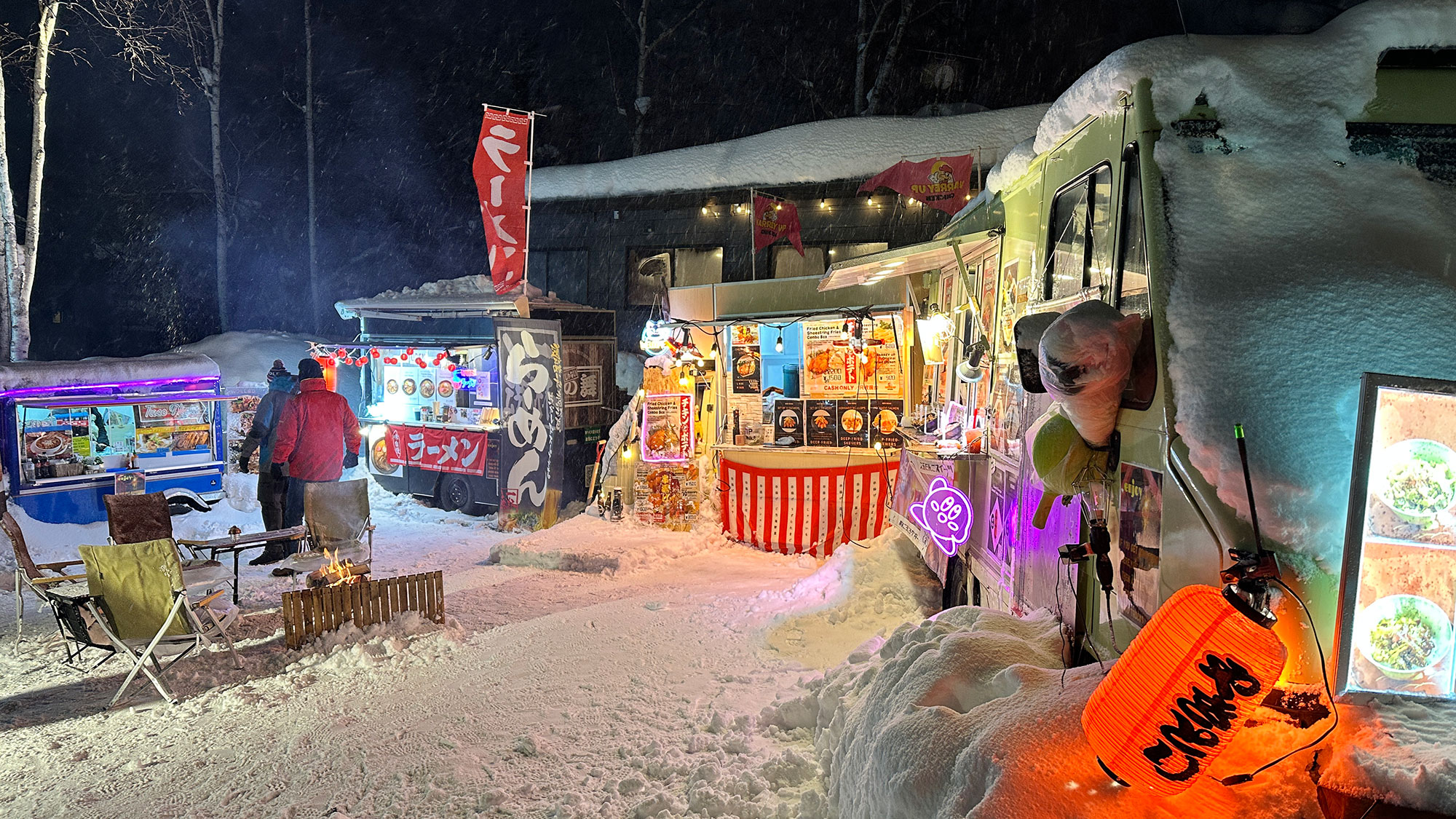 Lots of food trucks