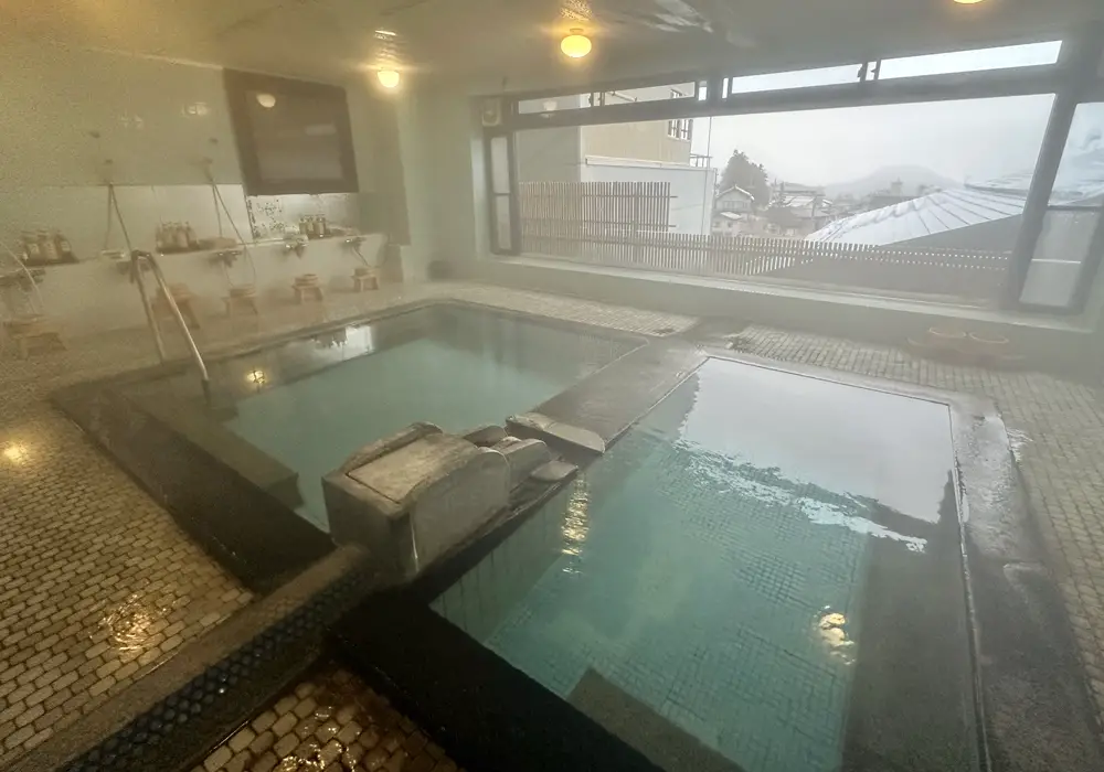 Indoor onsen