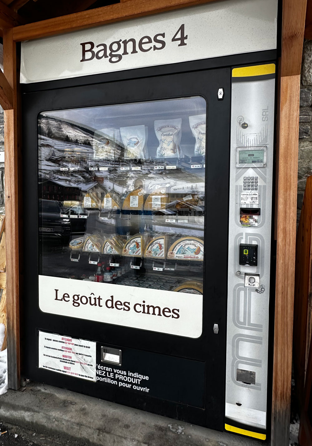 Vending machine of cheese