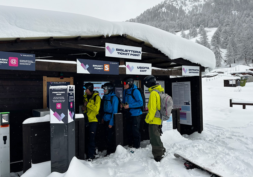 Who would think that buying a lift pass was so fascinating?