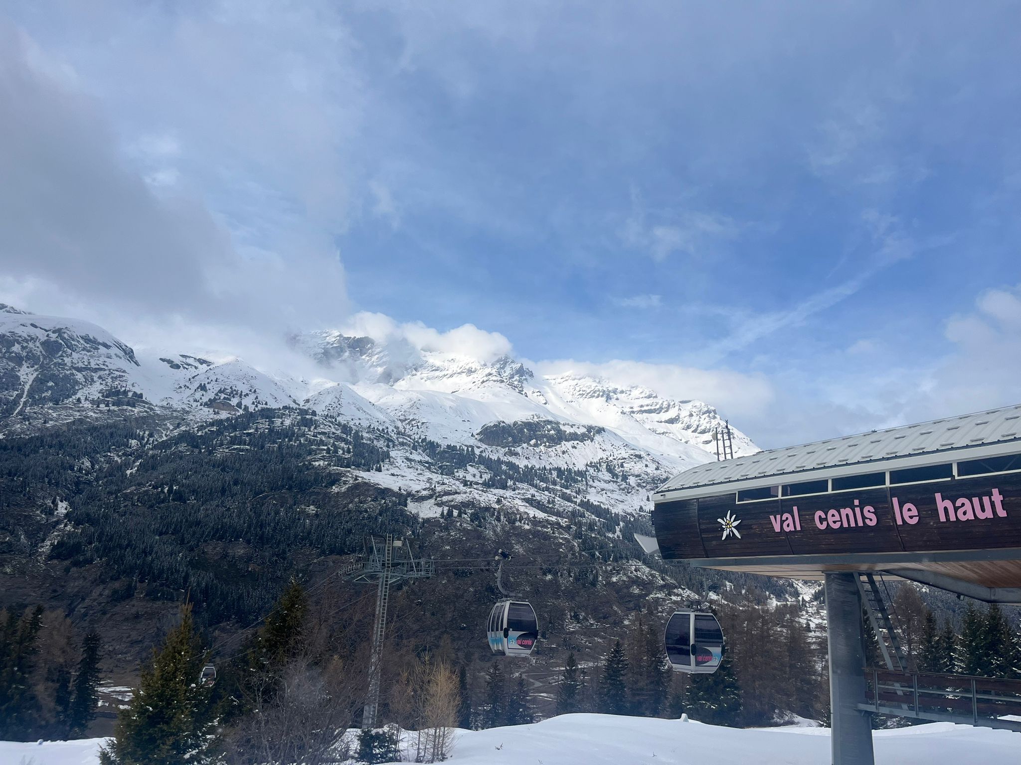 The view over the Le Haut gondola
