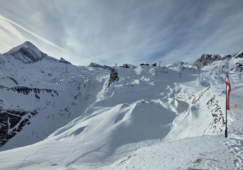 Freeride terrain above Krefelder Hutte