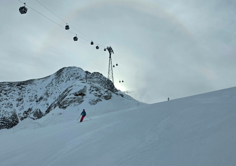 Highway-like piste up high
