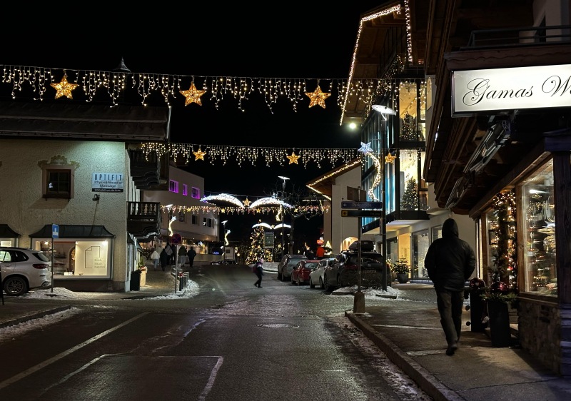 Kaprun winter streetscape
