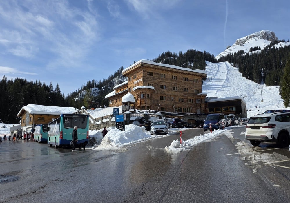 Book your ski rental from our partner located at the base of Ifen ski resort
