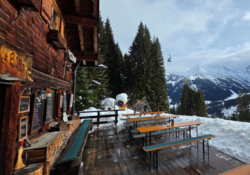 Max's Hutte below Walmendingerhorn