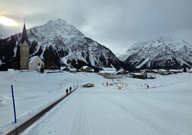 Mittelberg village & surface conveyor needed to go back to Ifen