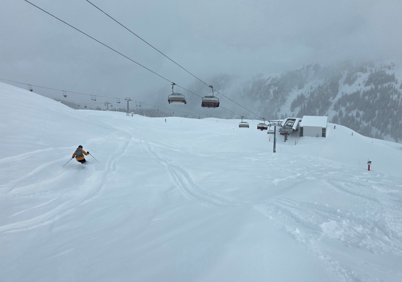 Powder skiing under the Rinderhutte chair