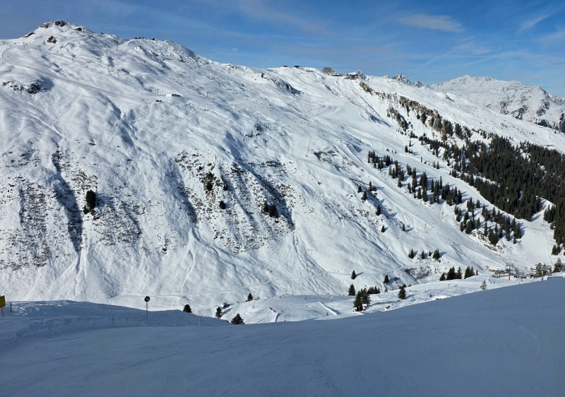 Steep black piste #54 from Nova Stoba