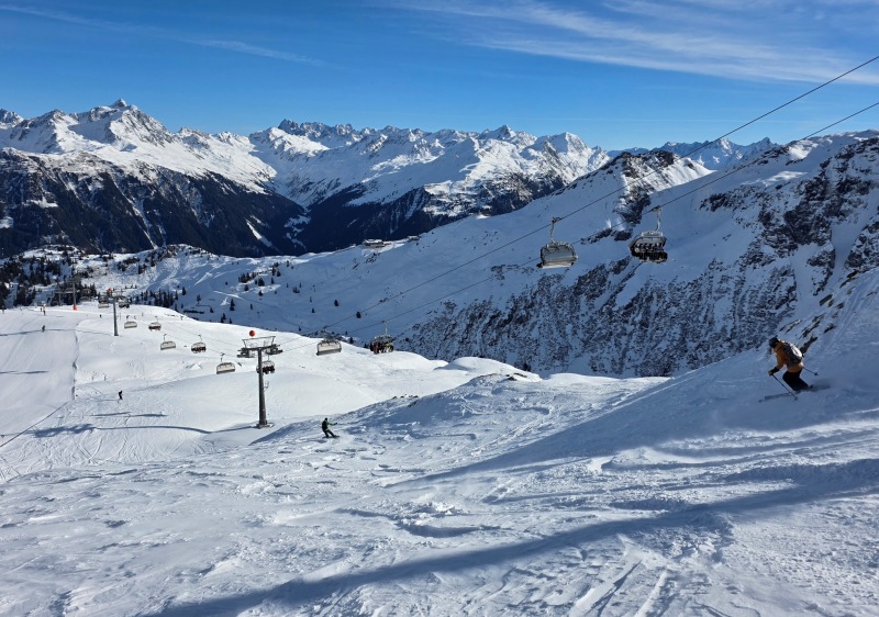 Off-piste under Schwarzkopfle chair