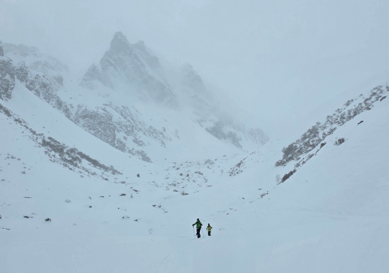 Storm day exit for snowboarders from R55