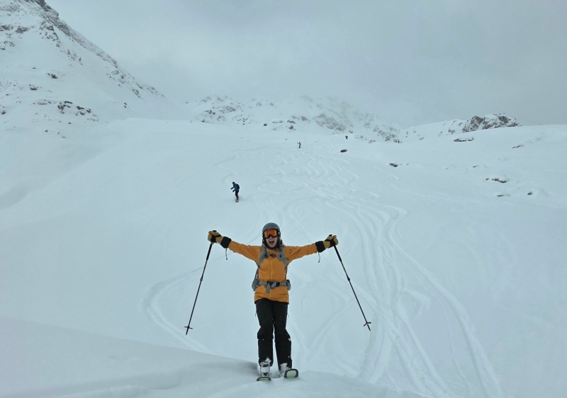 Powder skiing joy on R44