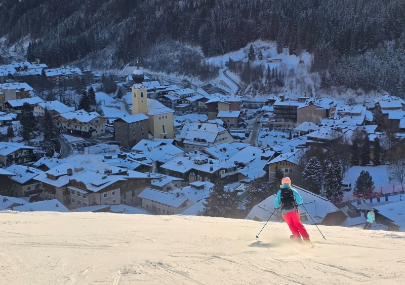 Skiing toward Saalbach