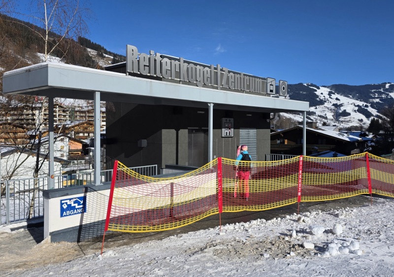 Elevators down to Hinterglemm village from the pistes