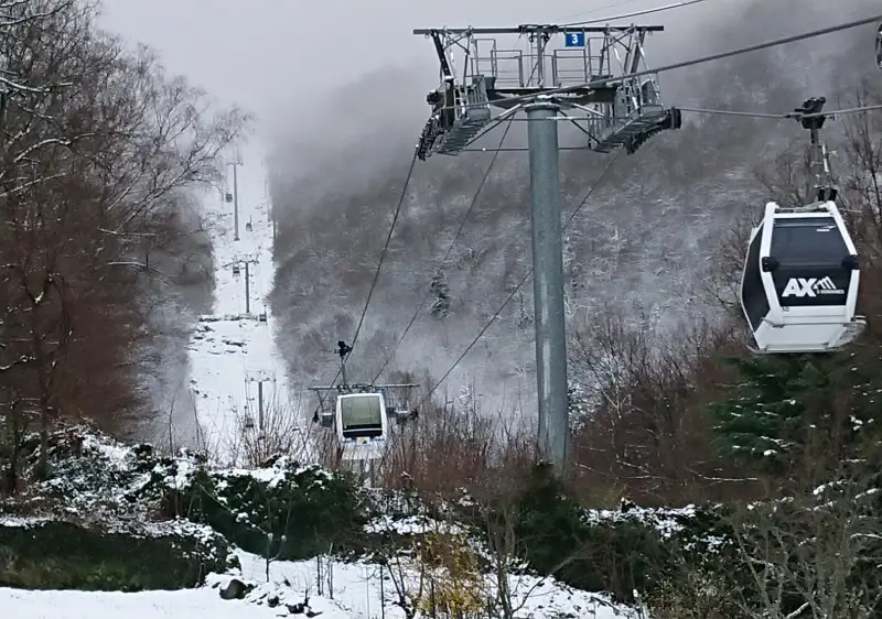 The best access to Ax 3 Domaines ski resort is via gondola from Ax-les -Thermes