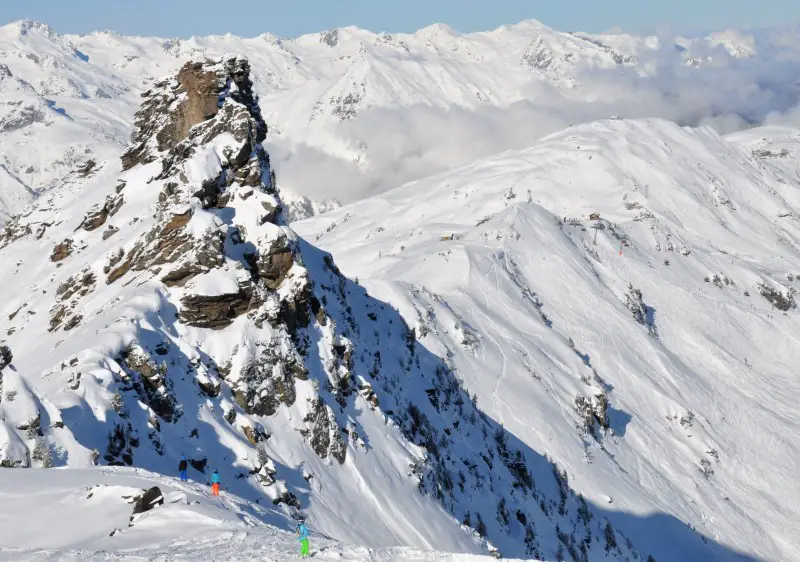 Off-piste terrain along the ridge between Meribel & Les Menuires is best explored with a guide