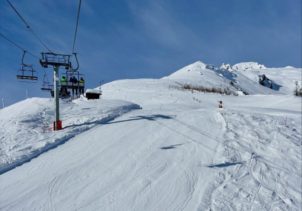 La Crete chairlift rises to 2,300m at Pelvoux Vallouise ski resort France
