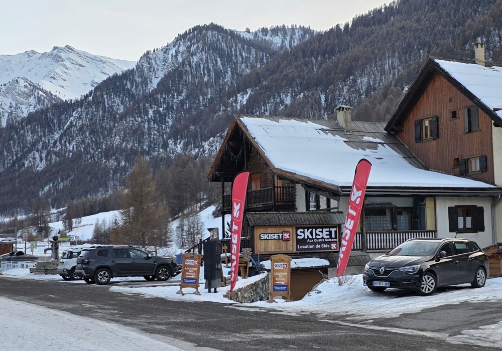 Our local Skiset partner ski & snowbard rental outlet at the base of the Burge chair in Molines, Queyras