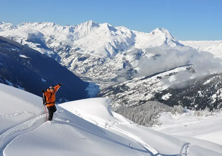 Premium Photo  Ski lift covered with frost above a sea of clouds in a ski  resort in tarentaise france