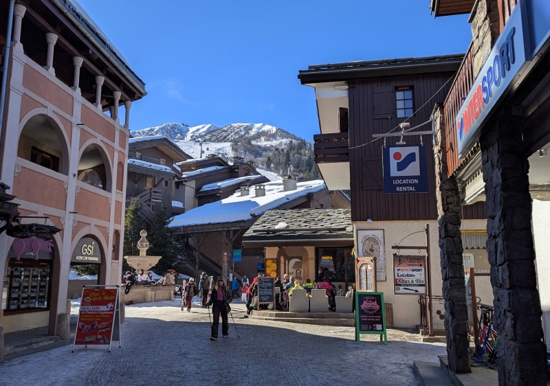 Intersport Rent local partner shop in the heart of Valmorel ski village