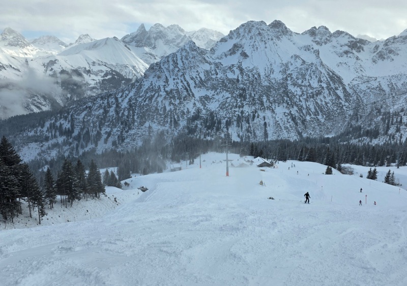 Tracked powder off-piste
