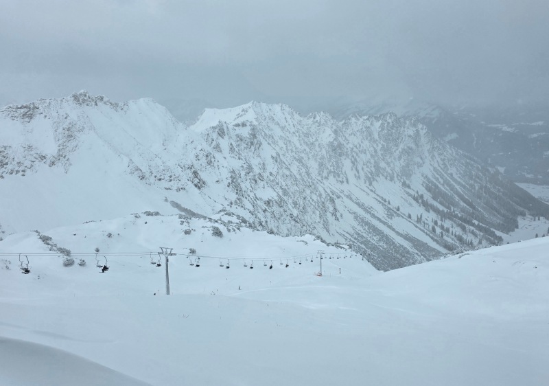 Unsullied powder below Station Höfatsblick on Nebelhorn