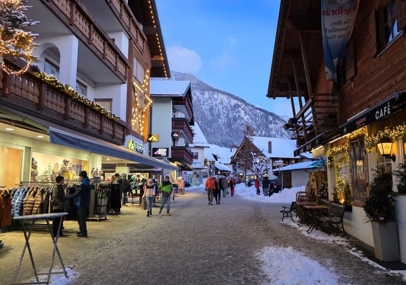Get your discounted ski & snowboard rentals from our local partner in Oberstdorf