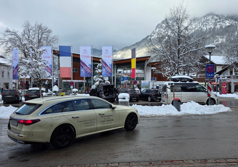 Taxis out front of Oberstdorf train station