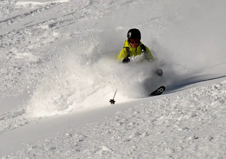 Ski and snowboard Italy. La Thuile ski resort.