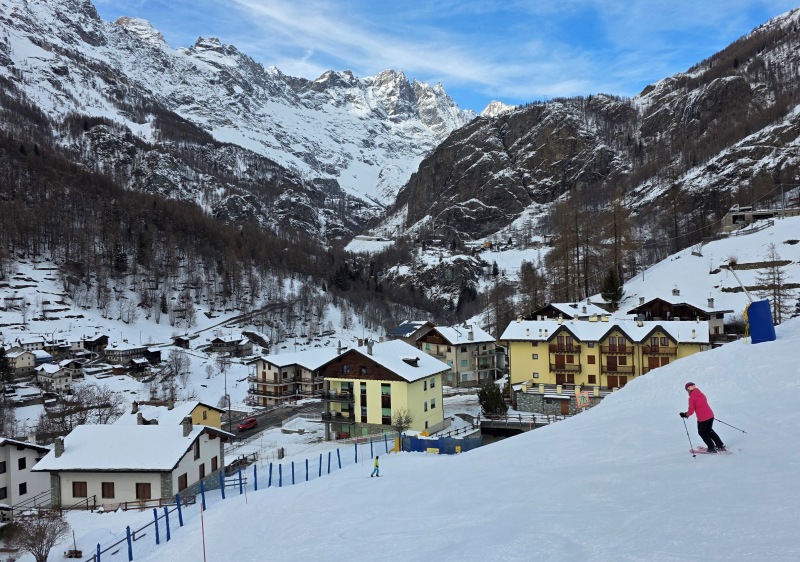 Skiing into Valtournenche