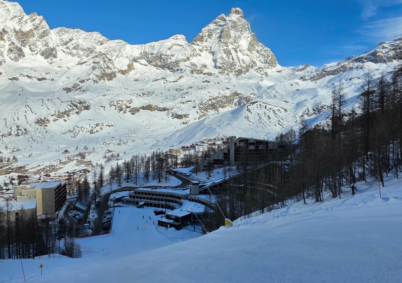 Skiing into Cervinia