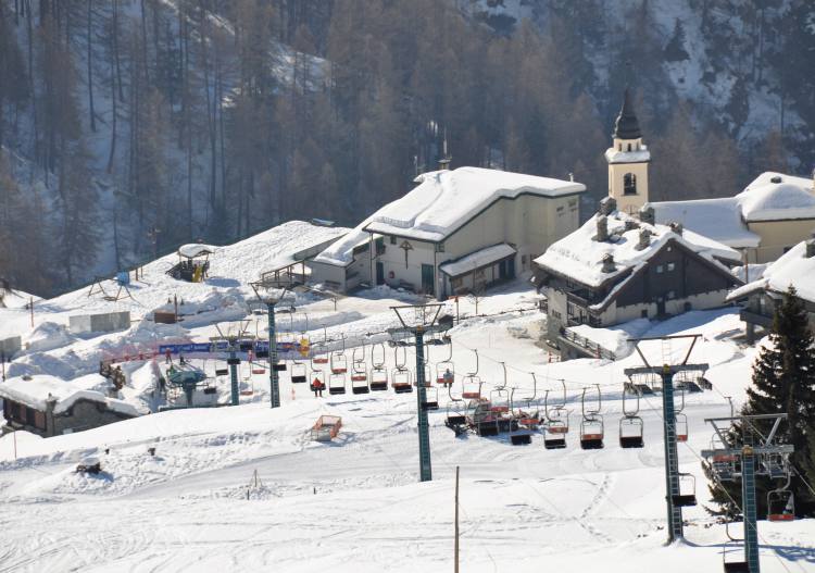 Chamois Ski Resort Info Guide Chamois, Aosta Valley, Italy Review