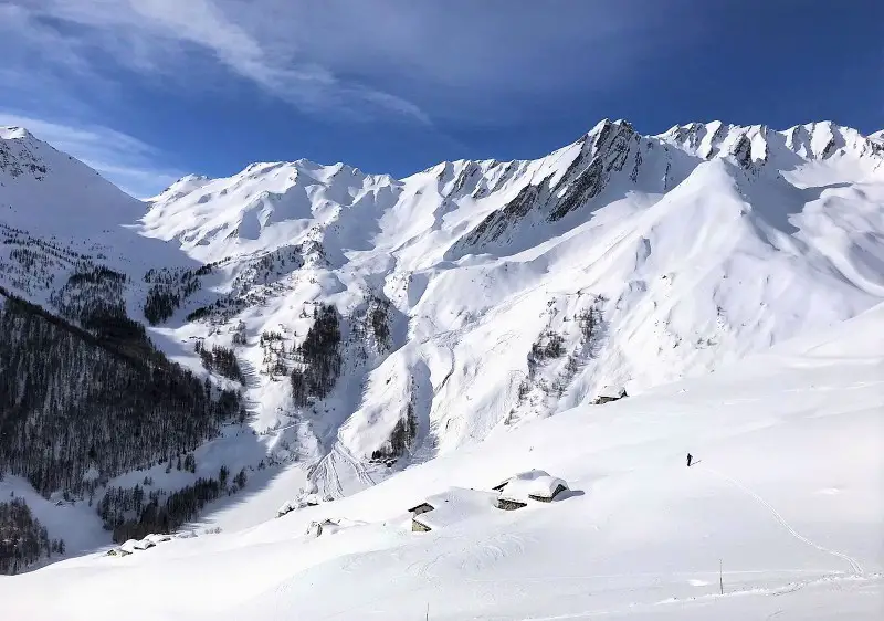 Crevacol- the small Aosta valley ski resort that skis bigger than most!