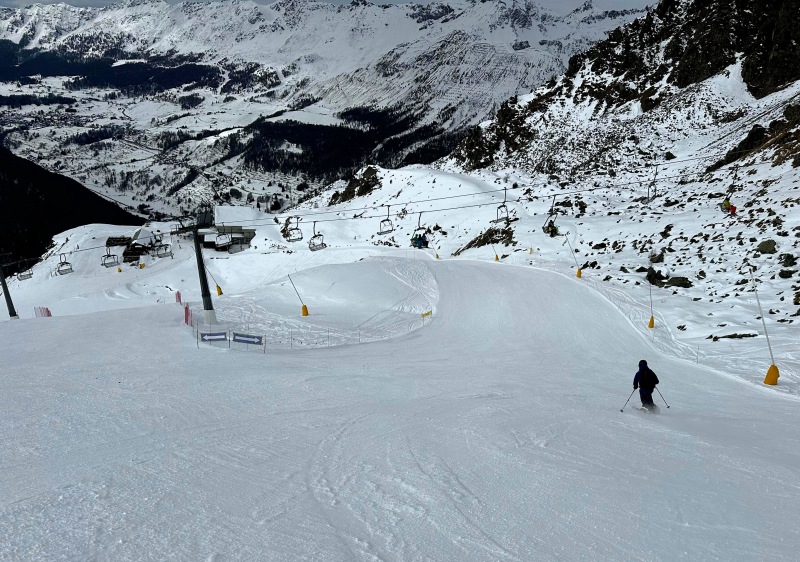 Upper mountain piste above Champoluc