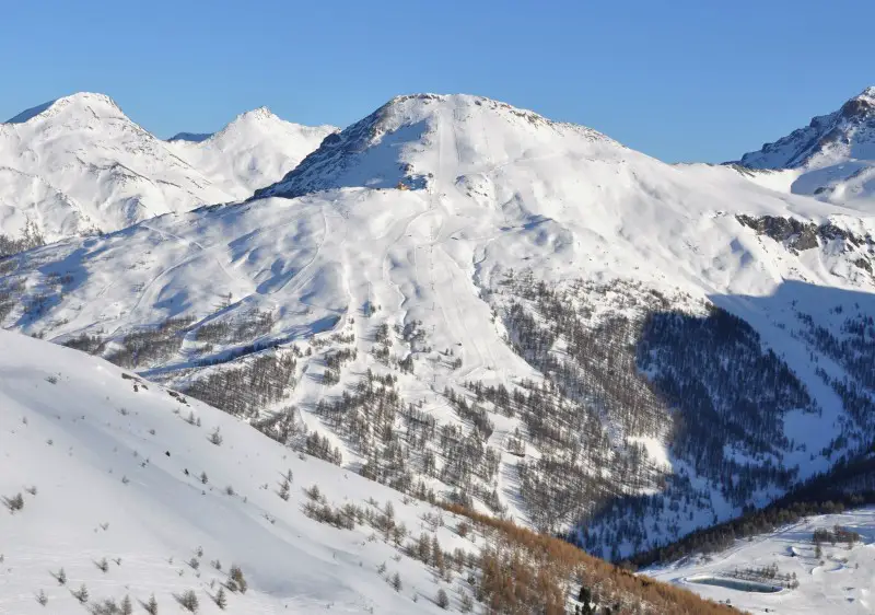 Motta (2,823m) is the highest lifted point at Sestriere & has descents of 1,000m vertical