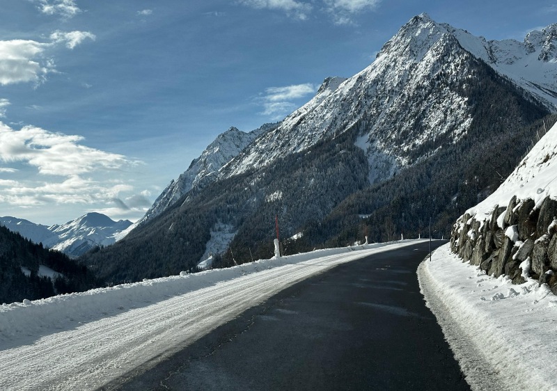 Road up to Champex-Lac