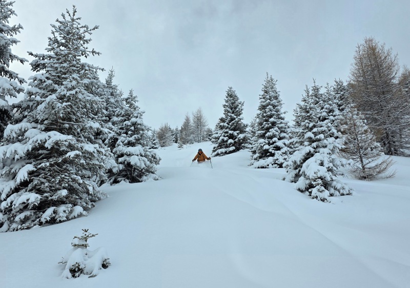 Sublime powder skiing below Piz Scalottas at Lenzerheide