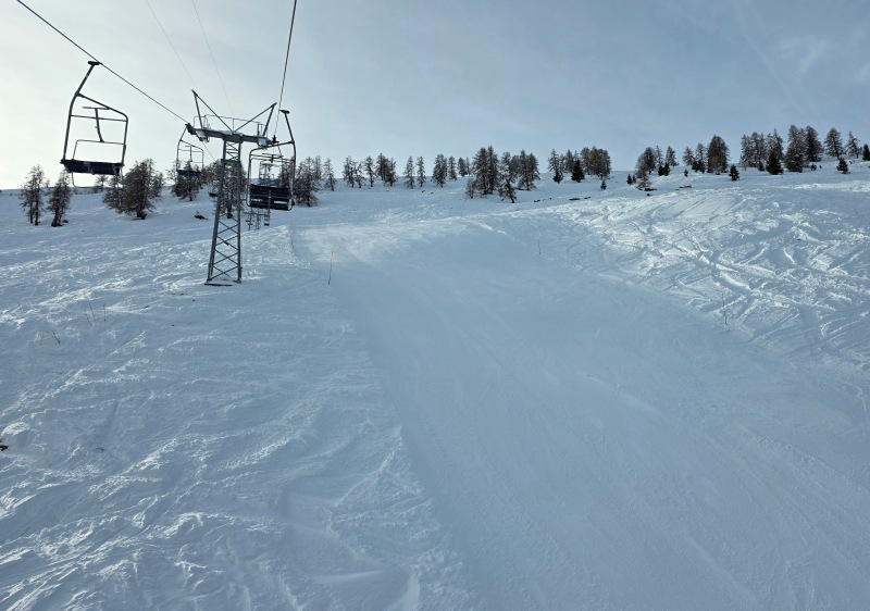 53 year old double chair rises 450m vertical at Liddes