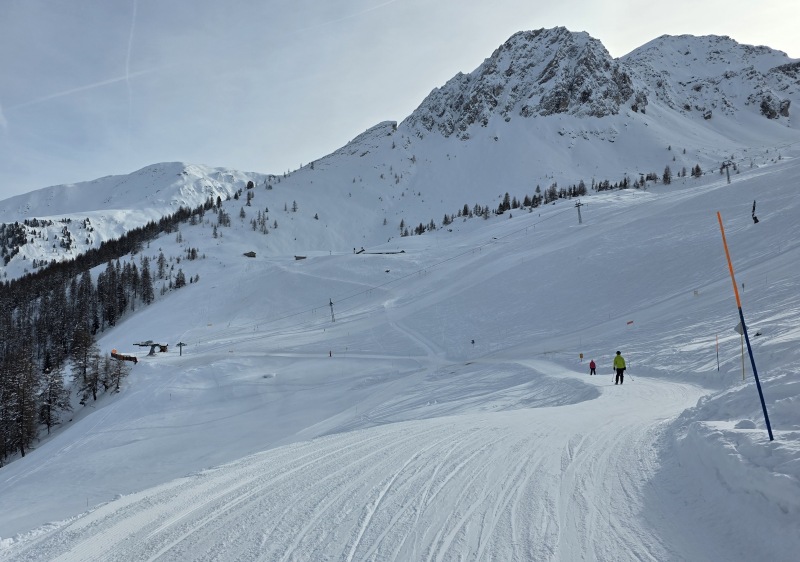 Skiing toward La Chaux T-bar