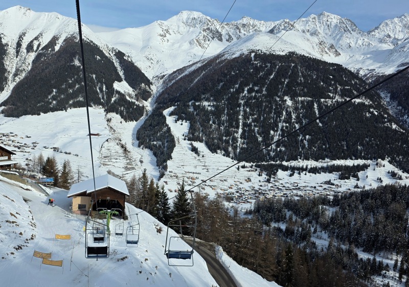 Base area & Liddes village in the valley