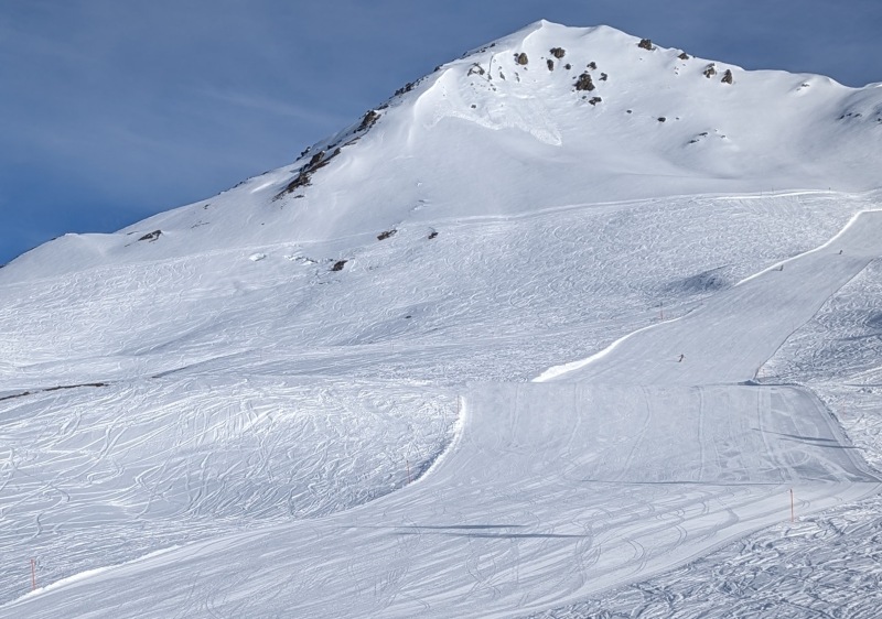 Frontside piste 5 & gentle off-piste