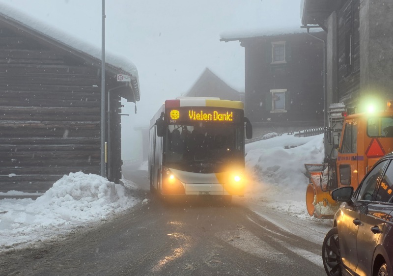 Bus drivers say thank you for pulling over!