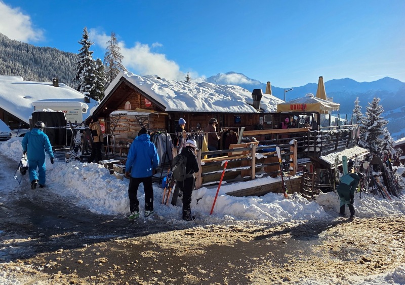 Slopeside apres ski at base of Esserts